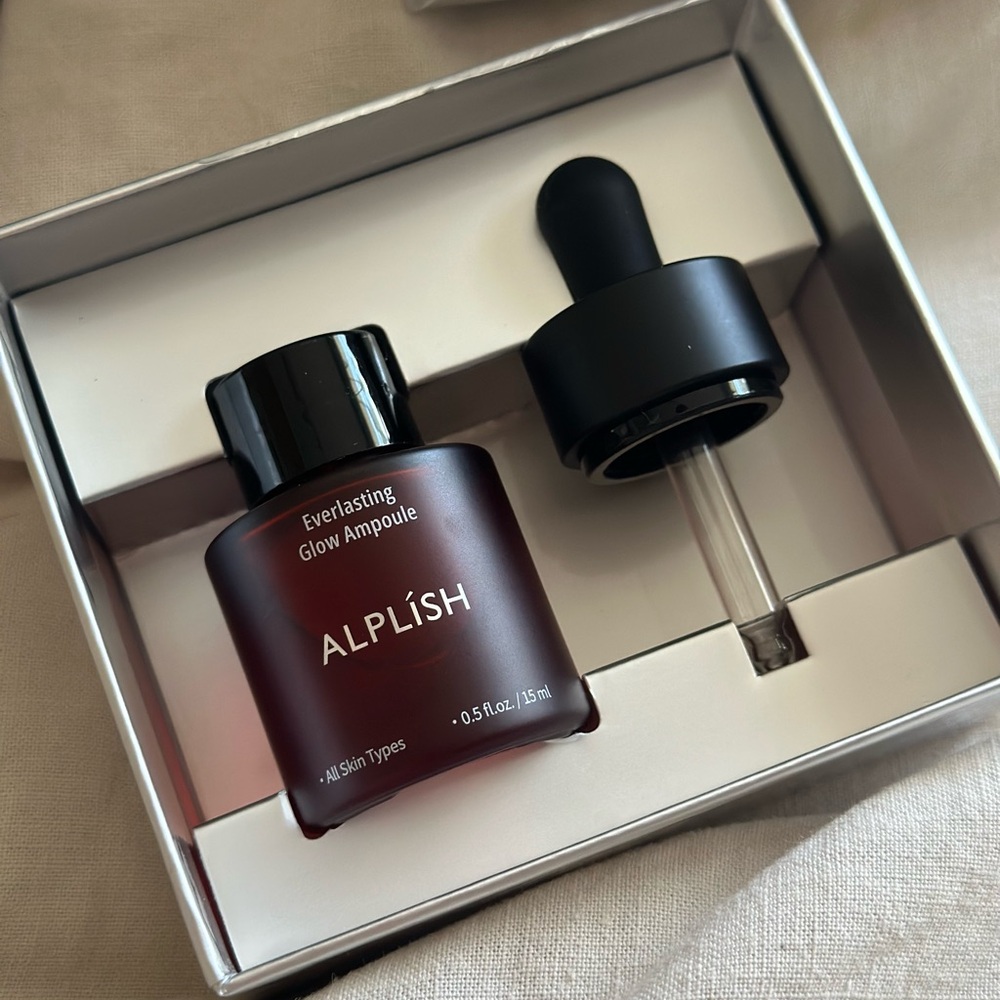 Everlasting Glow Ampoule - Deep Burgundy Hydrating Serum